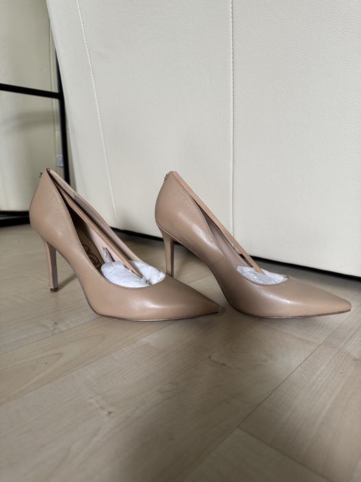 Pantofi stiletto