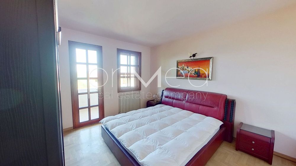 Къща в Бургас, област-с.Медово площ 308