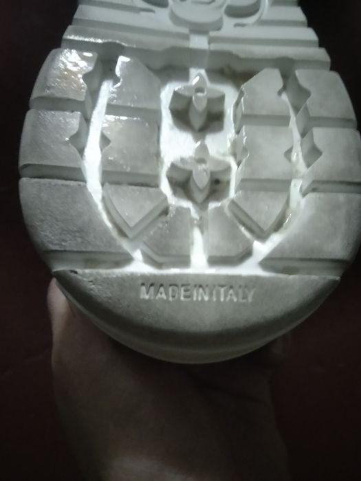 Продам кроссовки