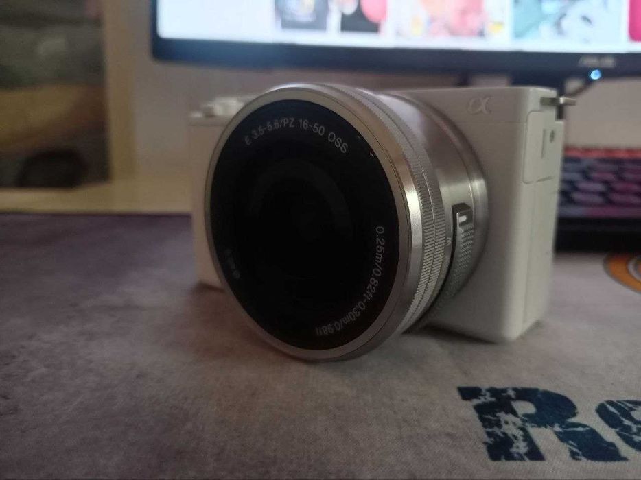 SONY ZV-E10 — профессионал контент учун топ камера