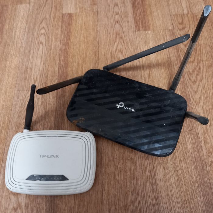 Продам два WI FI роутера