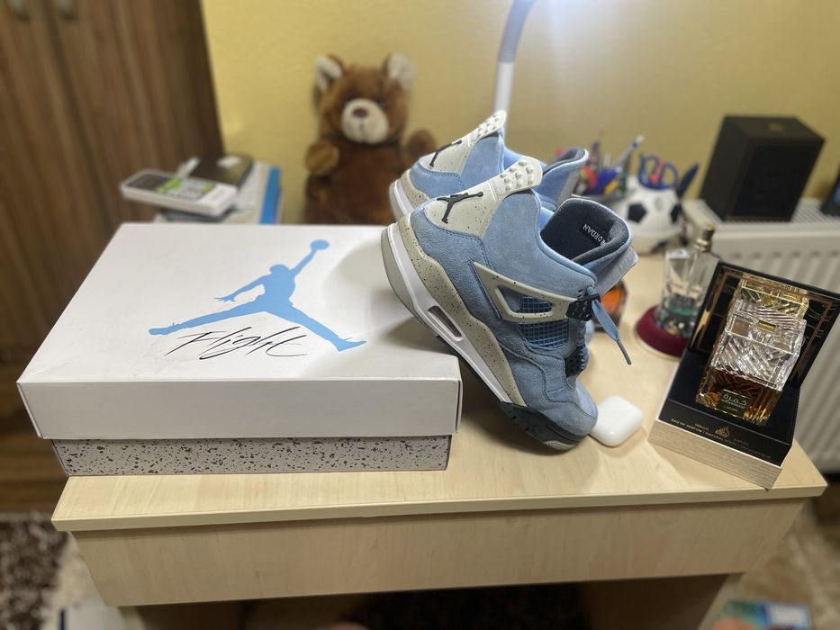 Jordan 4 “University Blue”