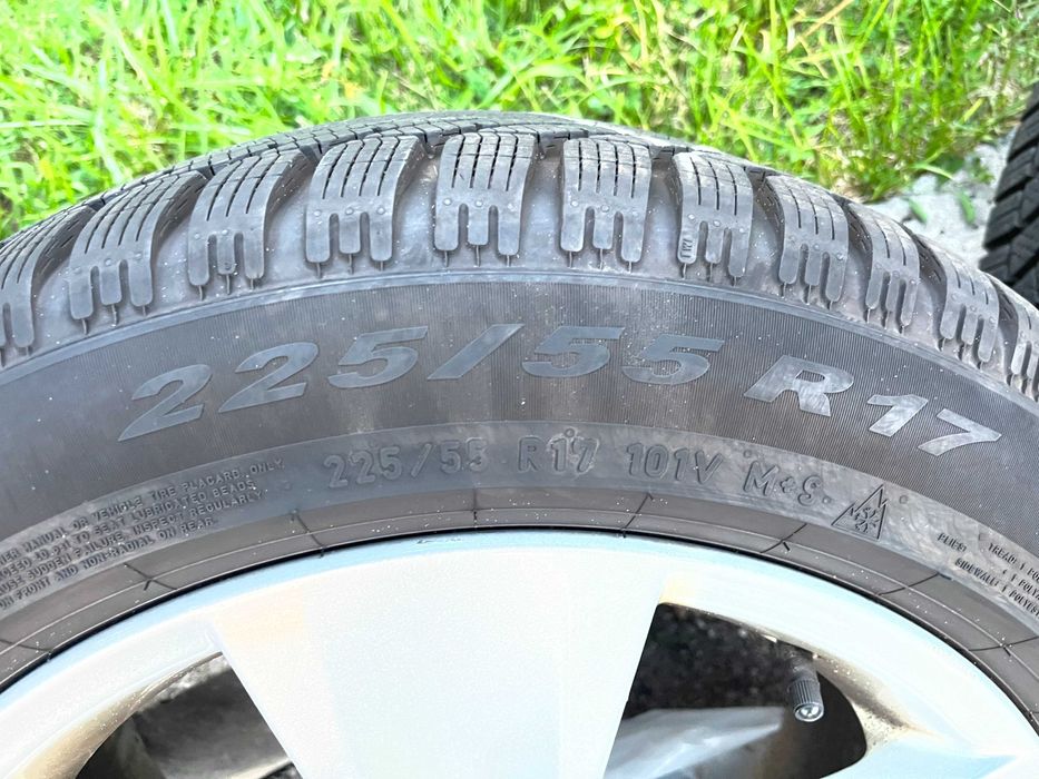 Джанти със зимни 225/55 R17 гуми за BMW F10
