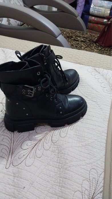 Продам ботинки 38р
