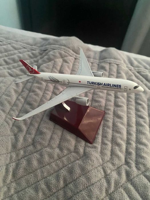 Самолет airbus a350-900