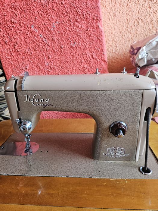 Mașină de cusut Ileana Vintage 1969
