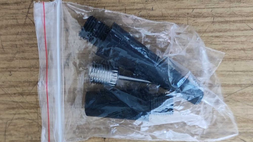 Продавам автомобилен компресор за гуми на 12v