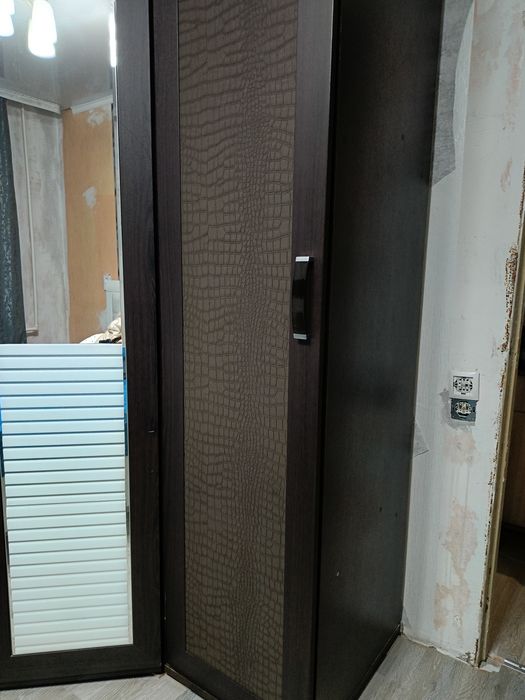 Продаётся шифоньер,Пришахтинск угловой, большой