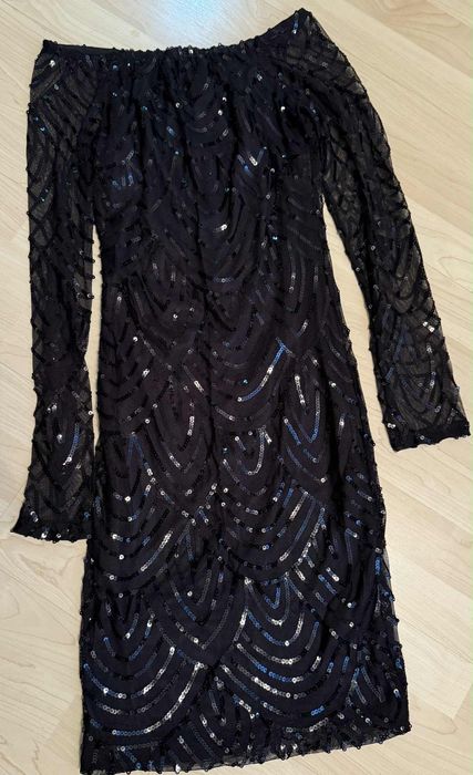 Блестящи и пайетени рокли