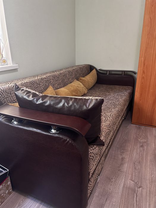 Mobilier cameră – pat din lemn cu saltea + dulap + canapea | Iași