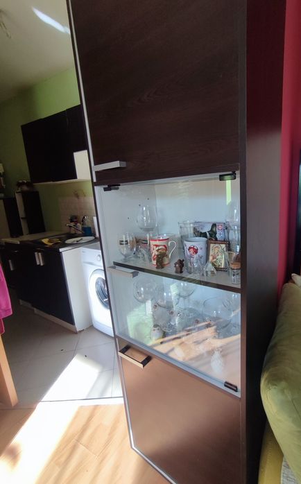 Висок Шкаф С Витрина