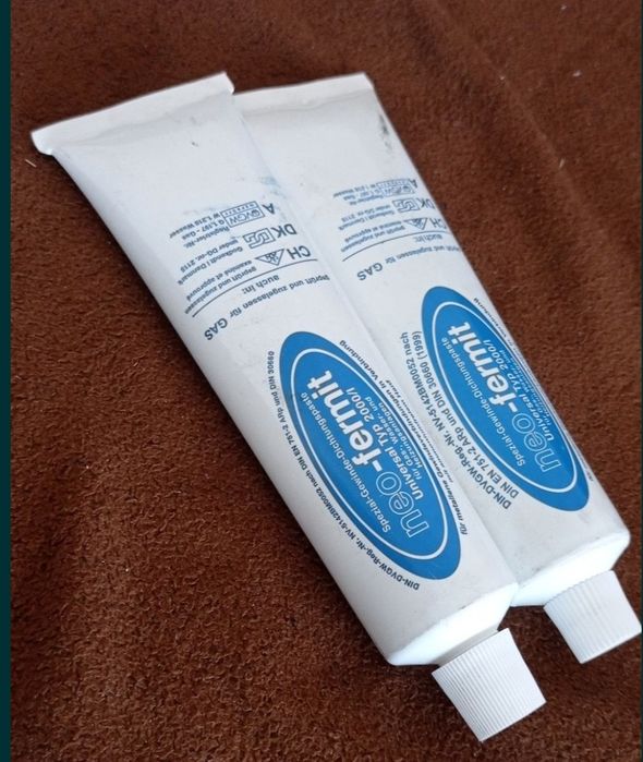 Doua tuburi Garnitura lichida Neo-Fermit,