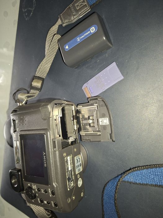 Sony DSC-S75, lentile Carl Zeiss, made in Japan, colecție