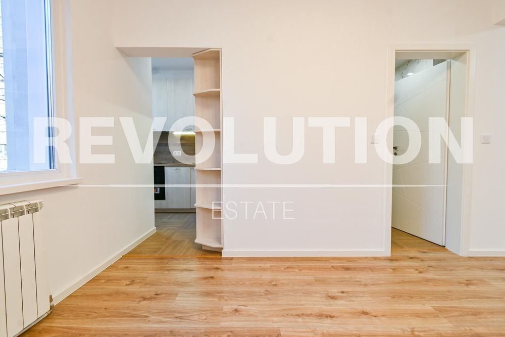 Дава се под наем Тристаен апартамент в София, Център - 80 кв.м за 900 € - Снимка #9