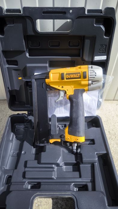 Vand Capsator pneumatic DeWALT DPSSX38 – Nou la cutie!