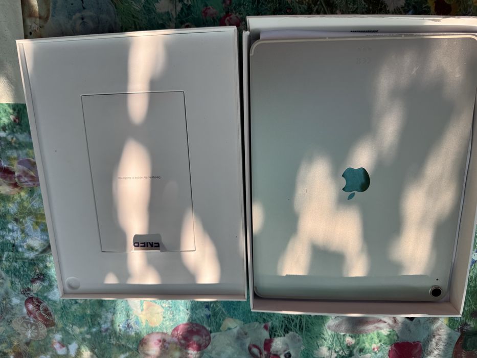 Vand Ipad air 13 inch m4 wifi +cellular 256Gb culoarea star light