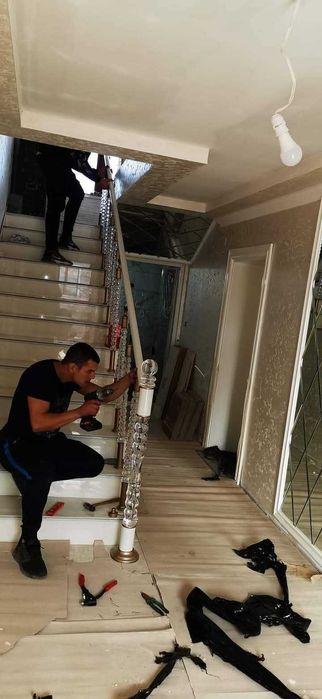 Алуминиеви парапети с кристални колонки