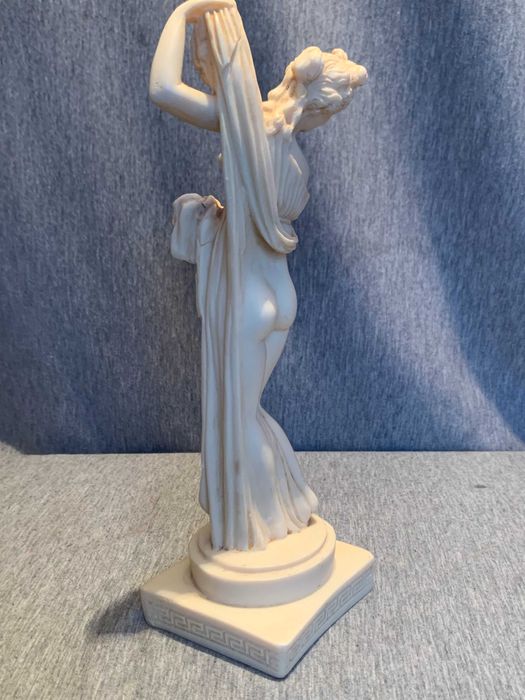 стара  Статуя на Афродита Калипгигос скулптура от алабастър