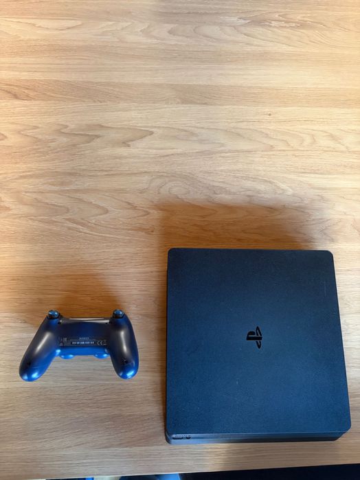 PS4 Slim - Джойстик и 2 игри