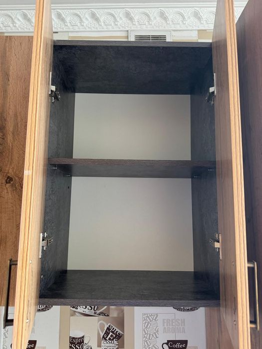 Кухонный гарнитуи и холодильник