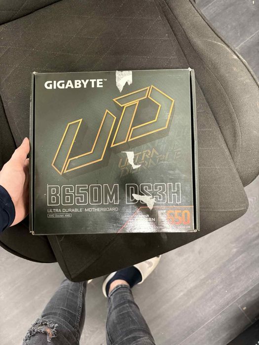 Продавам дънна платка B650M