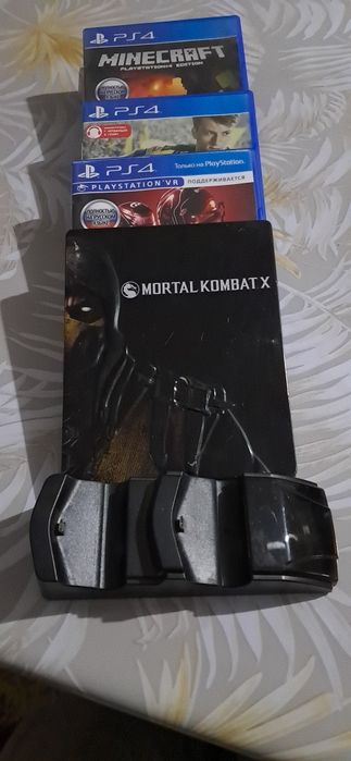 Playstation 4                                                        .