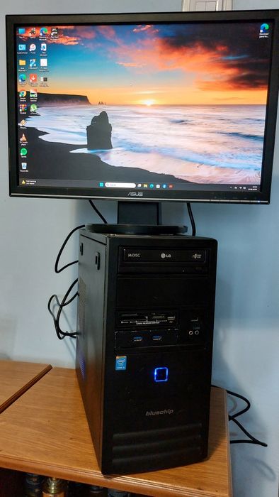 Unitate PC Asus i5 4460 3,2Ghz, 16GB, 120GB+640GB, Radeon HD 7870 2GB, Windows 11 Office 2024