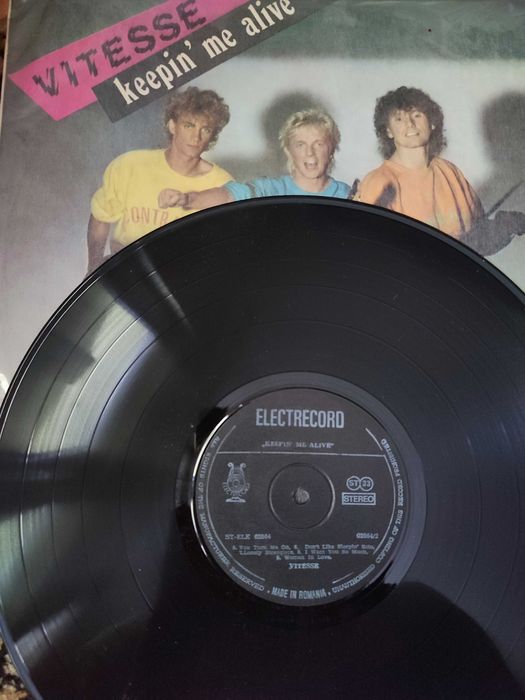 Vând discuri de vinil