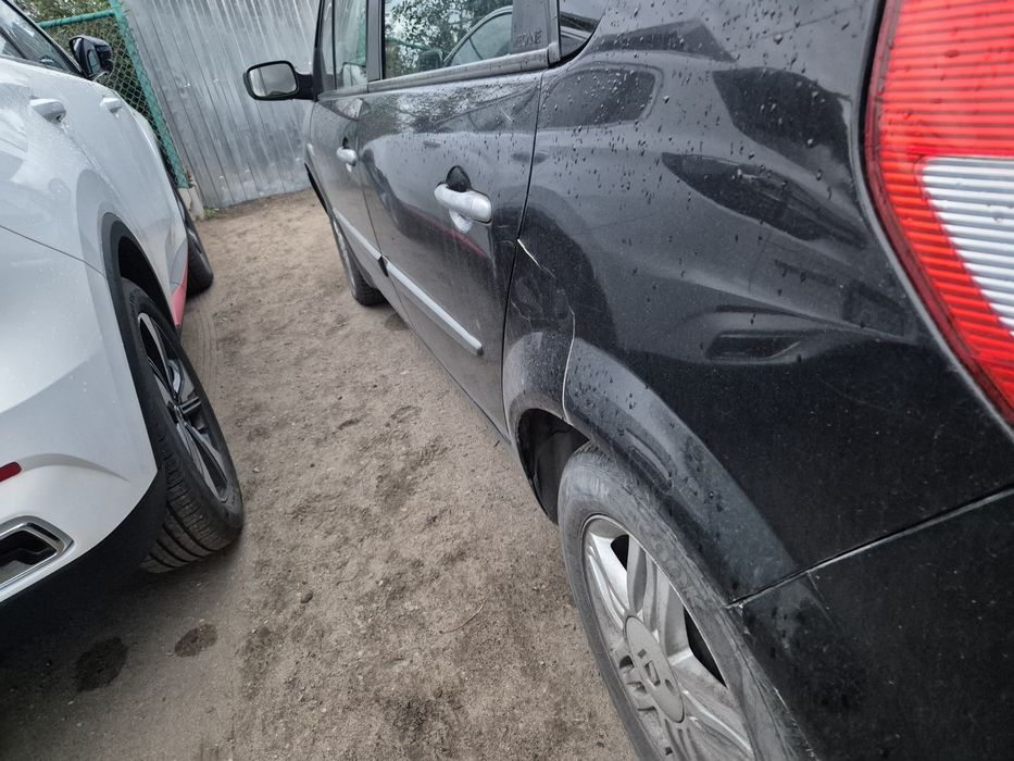 Автомобиль Рено SCENIC