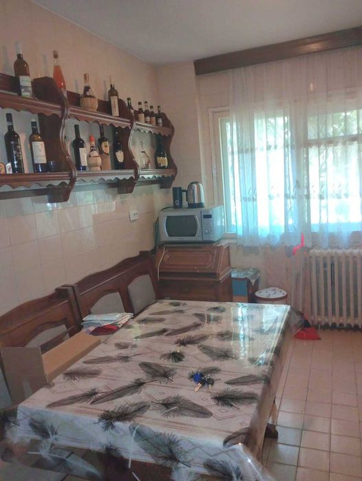 Inchiriez apartament 3 camere in Drumul Taberei - la 5 min. de metrou.