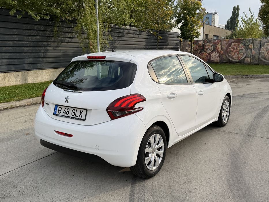 Peugeot 208 2018 Benzină Euro 6 / 64.000 km / Navigatie 5400 Euro