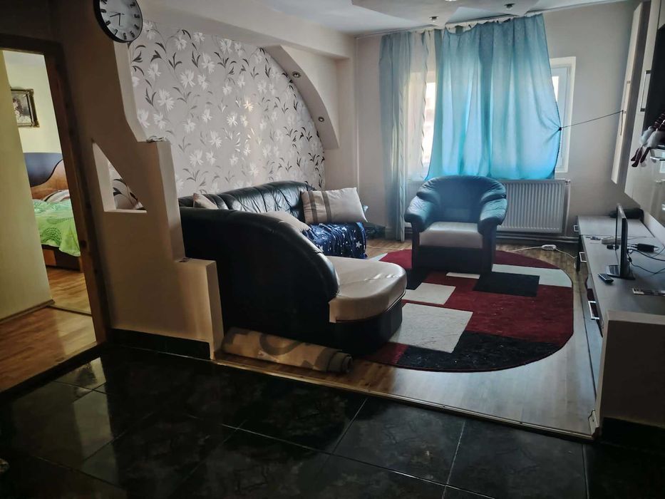 De închiriat Apartament 4 Cam.