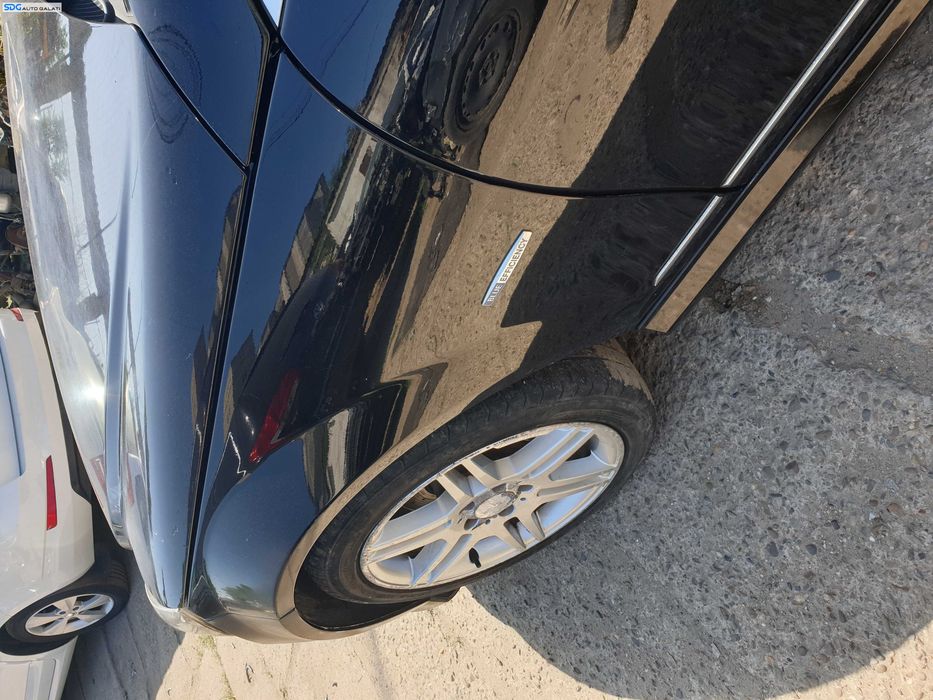 Aripa Stanga Fata Mercedes Clasa C Class W204 2007 - 2014 Culoare 197 Obsidian Black Metallic [K6207]