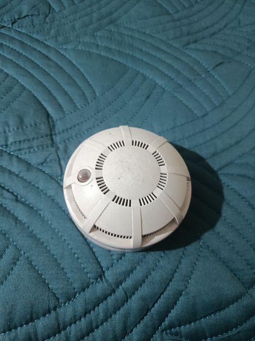 оптико-электронный дымовой пожарный извещатель, предположительно модел