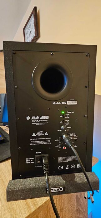 BOXE Adam Audio T8V