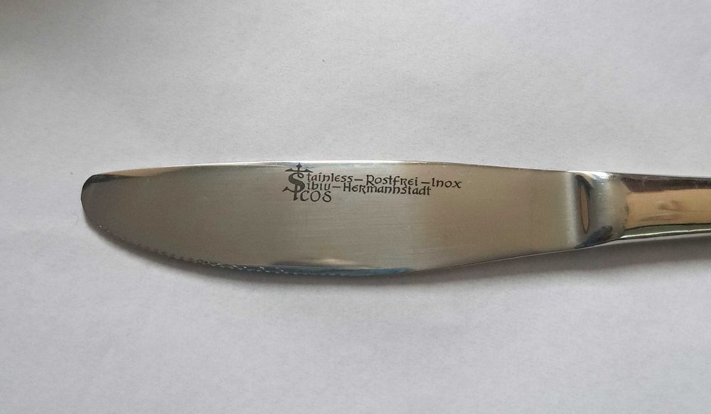 Set de masă Apulum din porțelan + tacâmuri inox  pentru 4 persoane