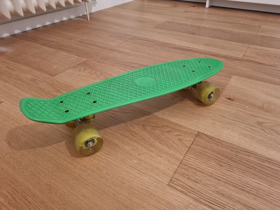 Skateboard copii cu leduri in roti