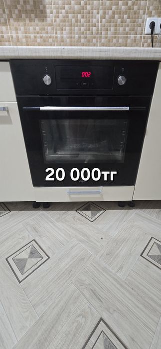 Кухня с плитой и духовым шкафом