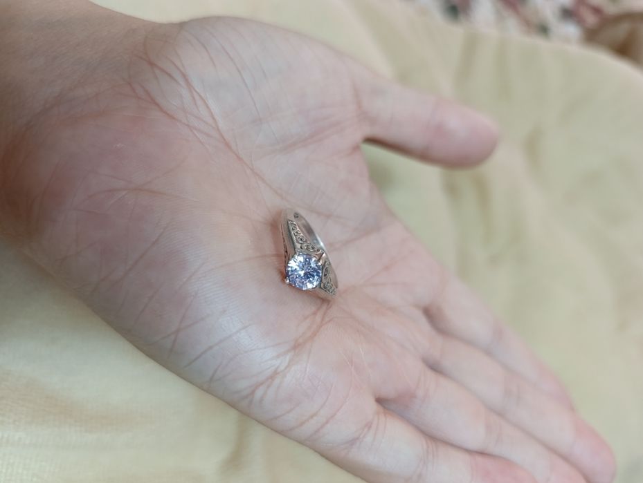 Kumush uzuklar sotiladi