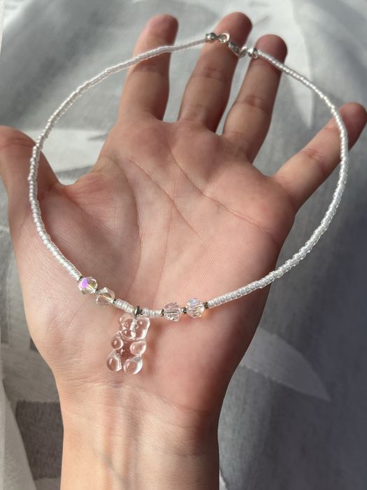 Чоукъри, колиета и гривни с мъниста и висулка мече