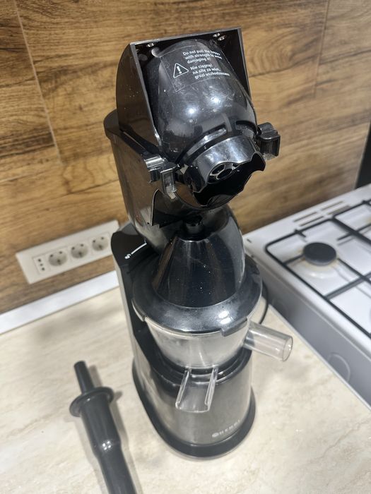 Storcator fructe prin presare la rece