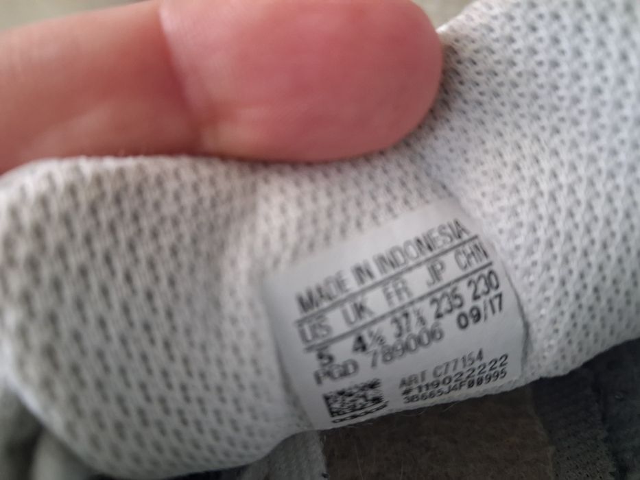 ADIDAS маратонки  37.5 номер