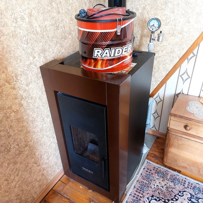 Пелетна камина 11кв. с водна риза и подарък прахосмукачка