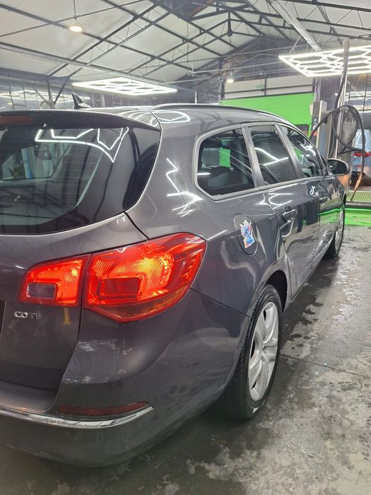 Opel Astra J Sports Tourer 2014 - întreținută/gata de drum