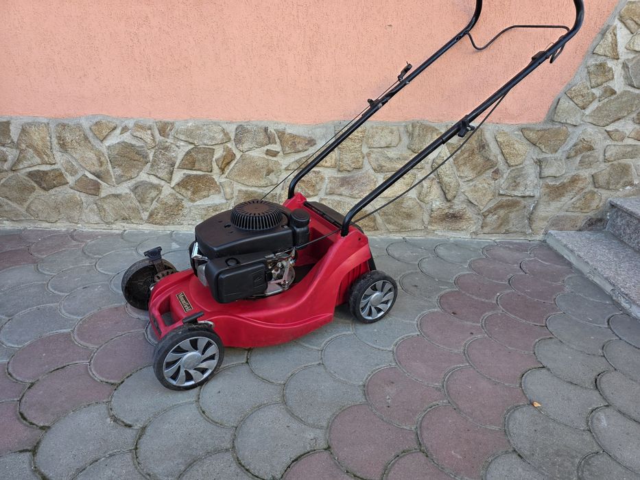 Mașina de tuns gazon Mountfield