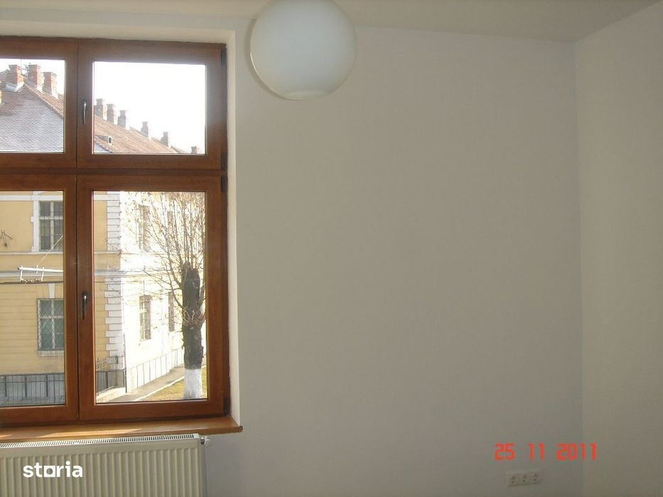 Exclusiv! Inchiriem 2 camere zona Tribunal pretabil birouri