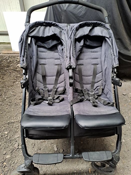 Количка за близнаци