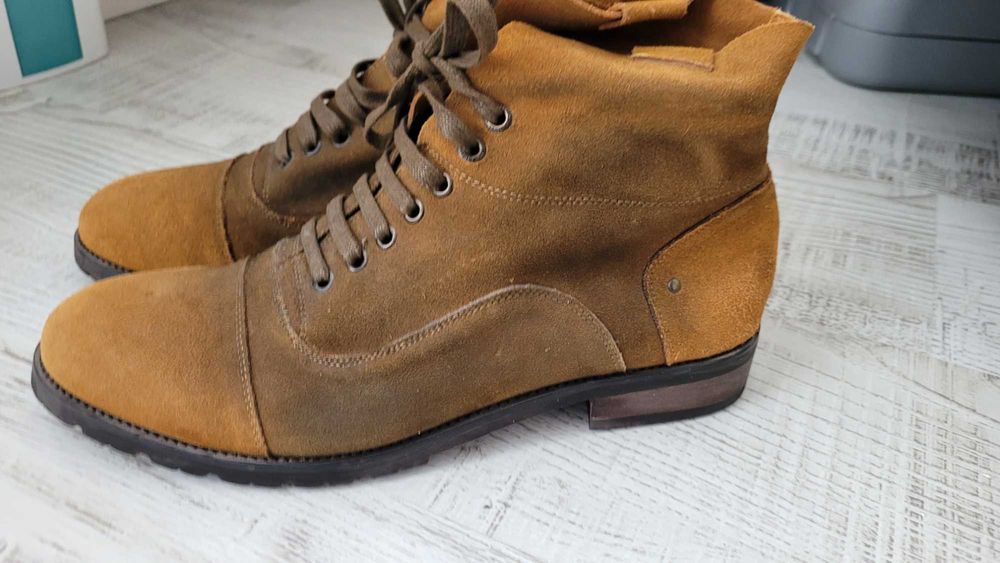 Ghete piele intoarsa 44