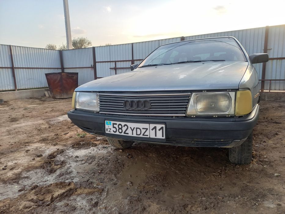 Automobile audi 100 селёдка
