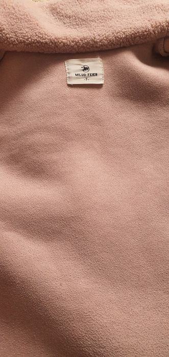 Продам курточку на девочку на 7-8 лет